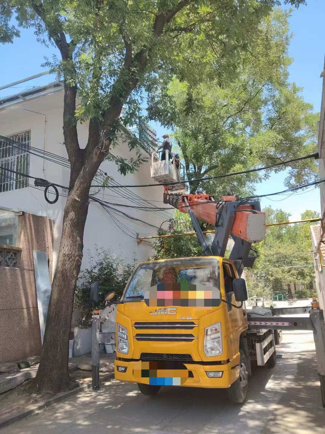 岳阳市高空作业车能吊装重物吗？最大承载多少公斤？