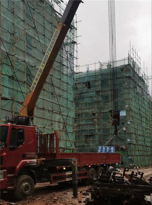 岳阳市“慢工细活”—— 吊车的 “微动控制” 技术
