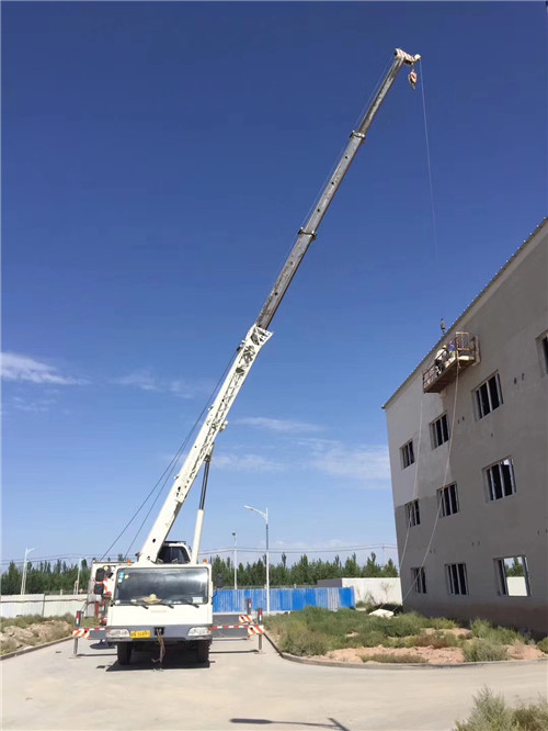 岳阳市“轻装强干”—— 吊车的 “轻量化臂架” 技术